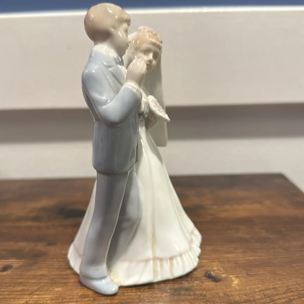 Porcelain Bride Groom Figurine elegant 5” Tall Vintage cake topper blonde